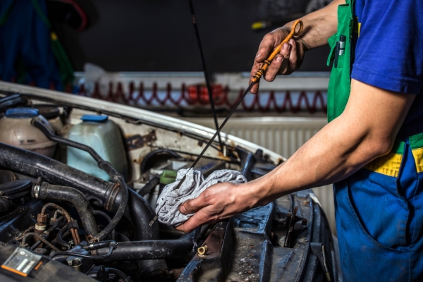 Fluid and Oil Change in Canyon Country, CA | G & M Auto Repair